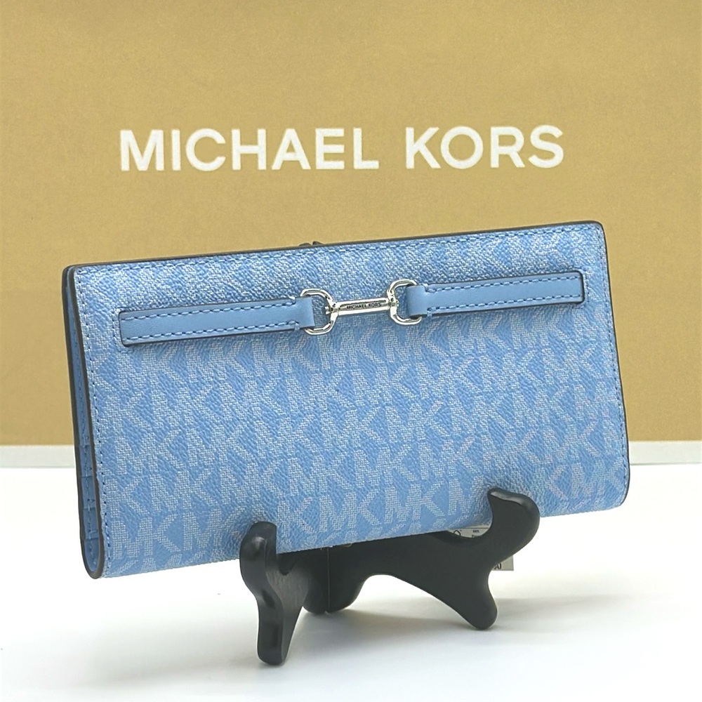 MICHAEL KORS
Carson Large Signature Logo Wallet LIGHT SKY